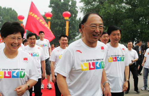 Chinese celebrate Olympic Day Run to enjoy sport
