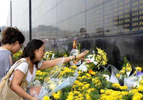 Tangshan mourns quake victims