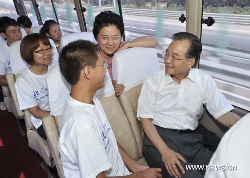 Chinese Premier calls on teachers to dedicate selves to rural education