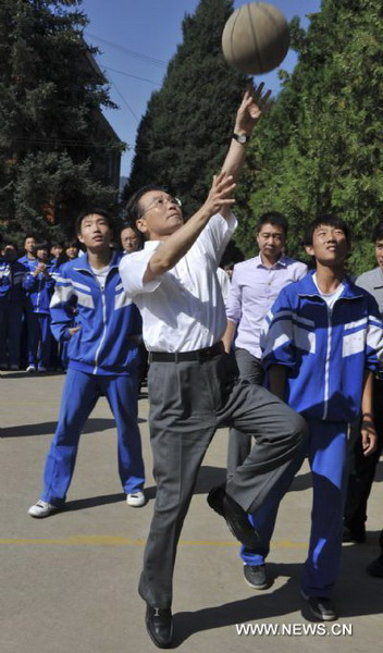 Chinese Premier calls on teachers to dedicate selves to rural education