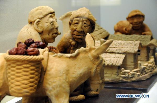 Mud sculptures feature country lives Hebei