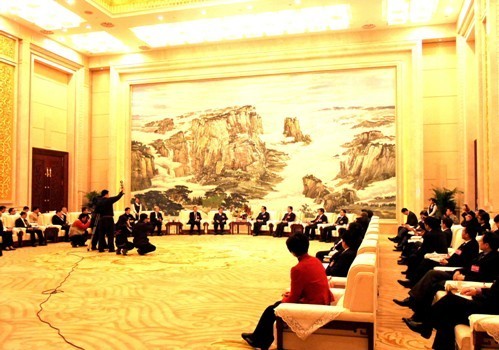 Hebei leaders met deputies from HK, Macao and abroad