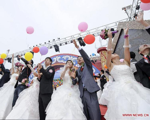 Group wedding ceremony held in China's Hebei