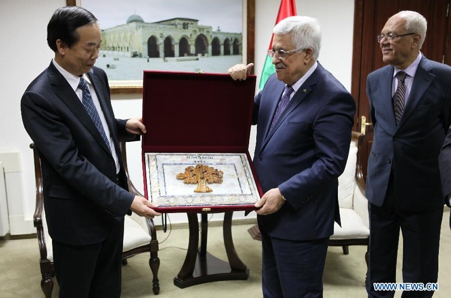 Abbas meets with Zhao Yong in Ramallah, Palestine