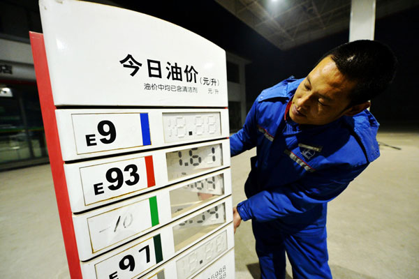 China cuts retail oil prices