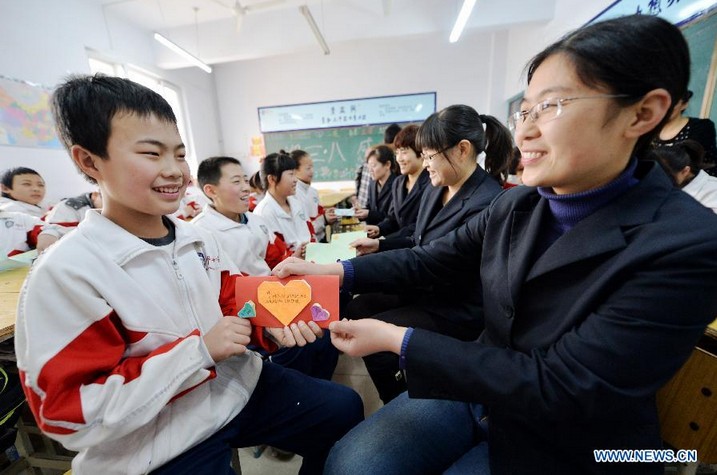 Students celebrate upcoming Int'l Women's Day in China's Hebei