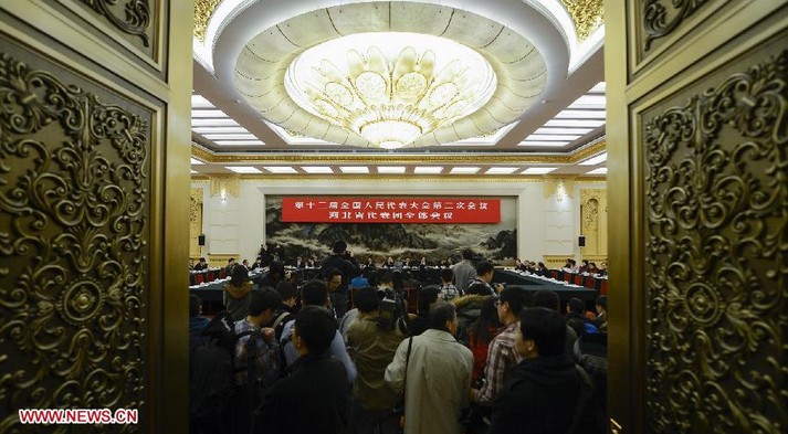 Deputies to 12th NPC from Hebei attend panel discussion